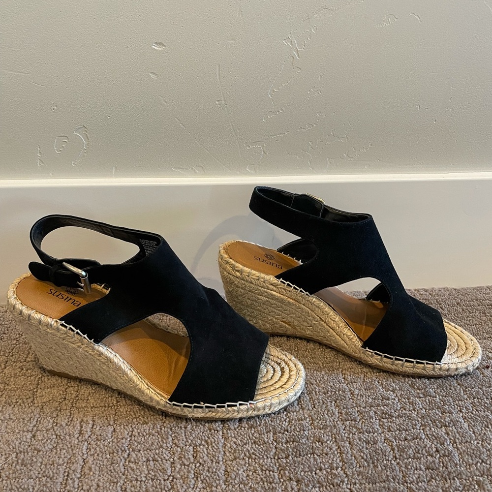 Susina Black Wedges